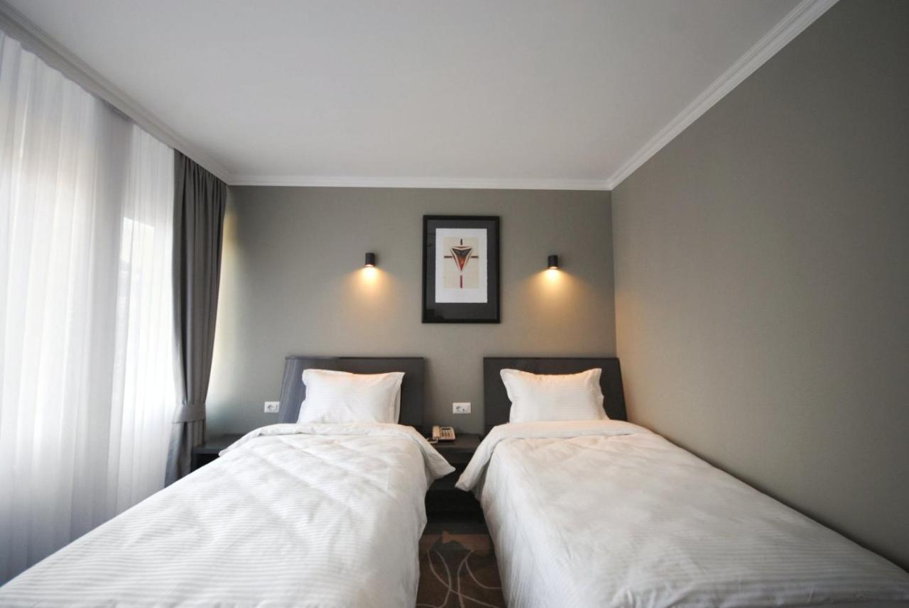 Hotel Callisto Приштина Экстерьер фото