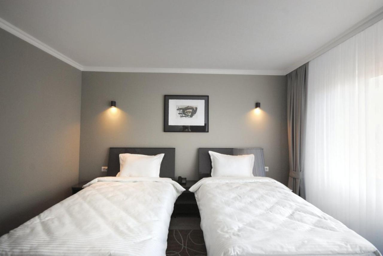 Hotel Callisto Приштина Экстерьер фото