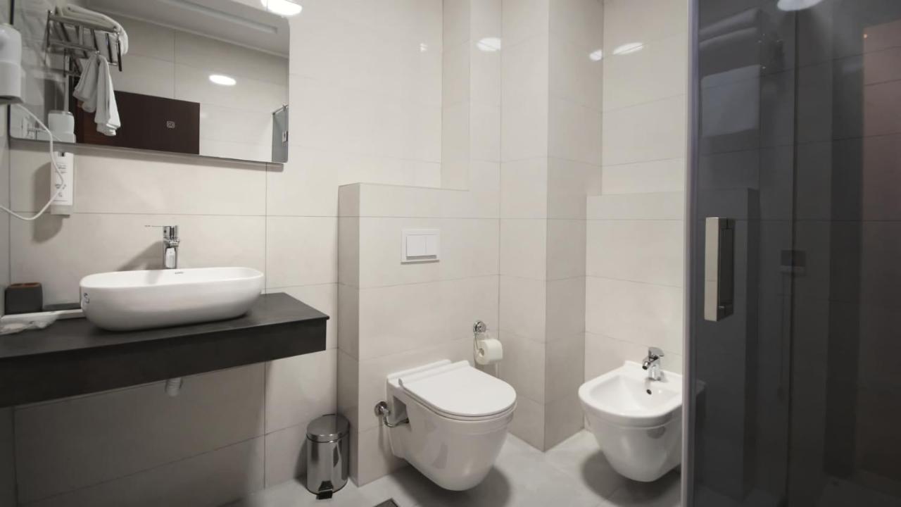Hotel Callisto Приштина Экстерьер фото